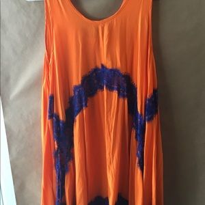 UMGEE sleeveless tunic. Auburn colors. NWT